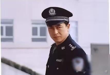 营长转业能担任派出所所长吗？不可以。营长在部队中是正营级军官，按照军转干