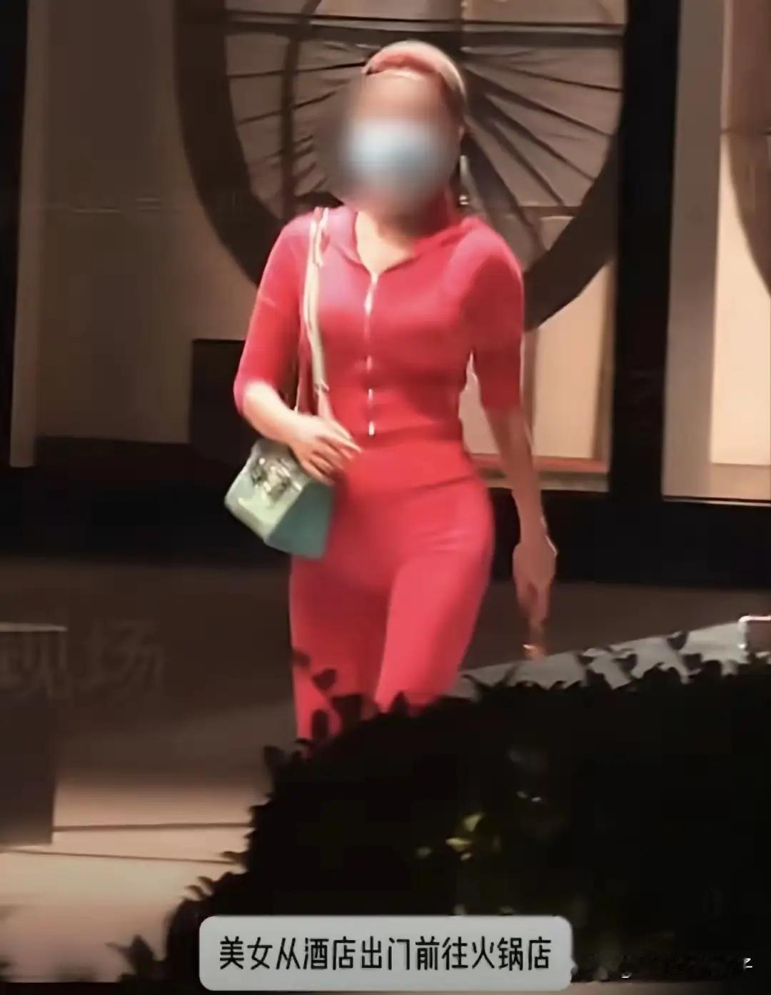 我有种很强烈的预感，包贝尔要塌房了。理由很简单，并不是狗仔视频拍到了什么板