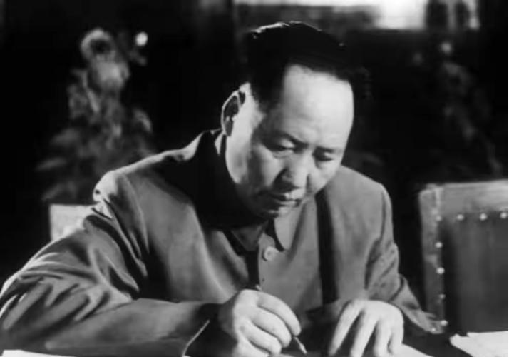 毛主席晚年为何经常痛哭？毛主席有万般豪情，也有千般柔情。但一生叱咤风云的毛主席却