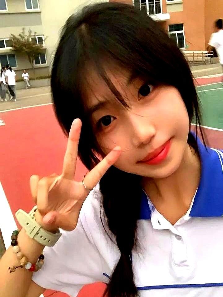侄女15岁抑郁症吃药自杀，没抢救过来最终去世。洗胃清醒的时候问她，为什么这样，