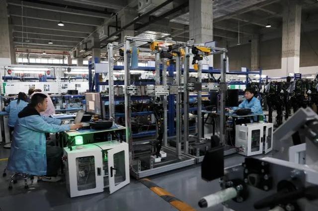 中国如今的遭遇，世所罕见！我们何曾见过一个工业第一，产业链齐全的国家被小国挑衅，