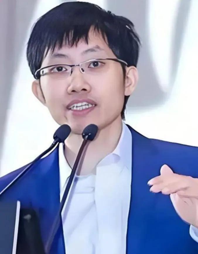 中美差距到底有多大？梁文锋毫不避讳、一针见血地回答：“表面上中国AI与美国