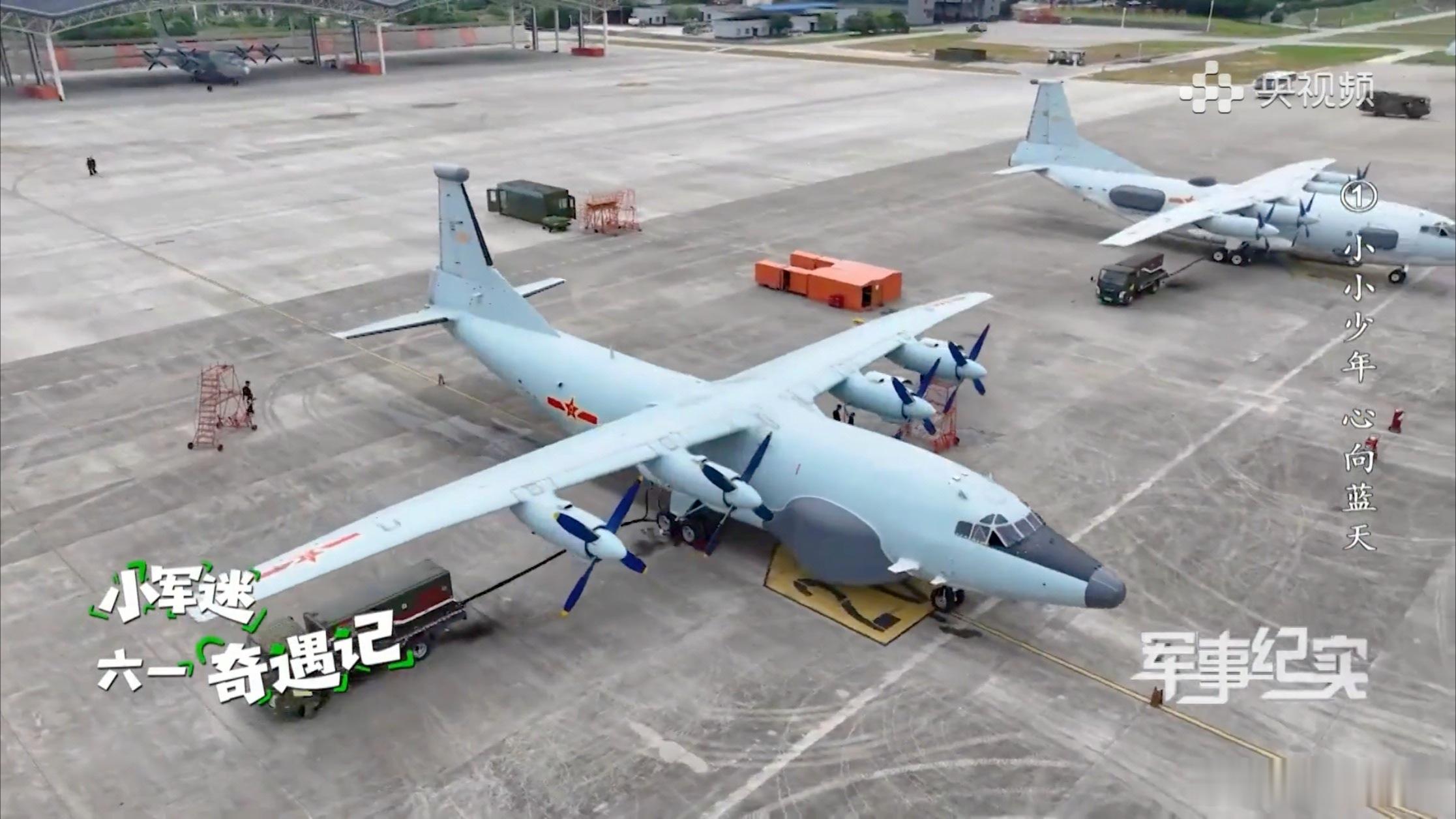 六一走近南空某部，多型“老宝贝”特种机改善了住宿条件。