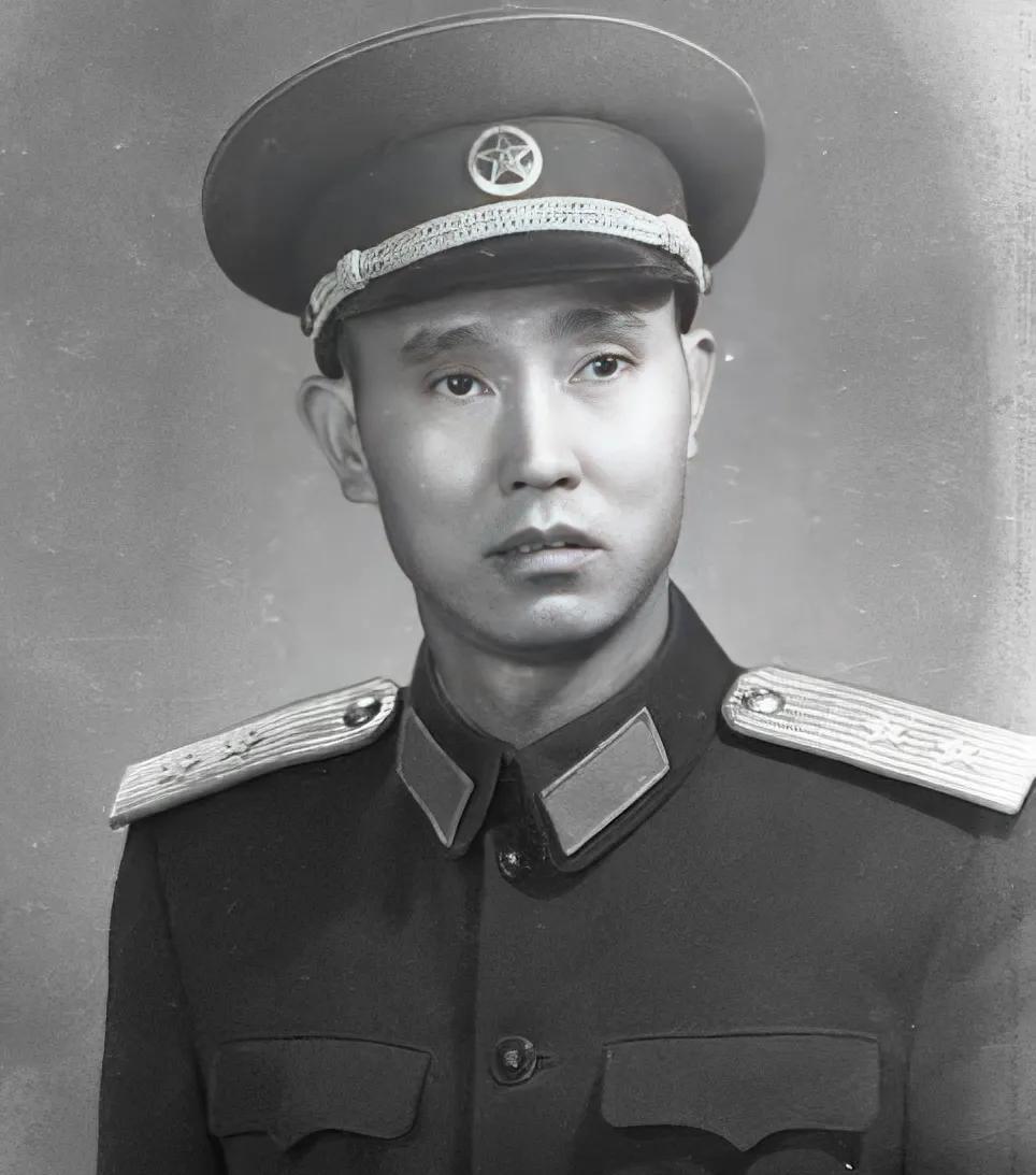 1947年，一名解放军师长，大腿根部受伤住院，这时，一19岁女护士来到他