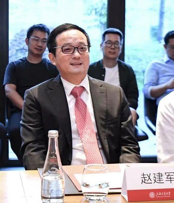 TP-Link创始人赵建军申请美国国籍，与李嘉诚出售巴拿马运河港口，都是为了企