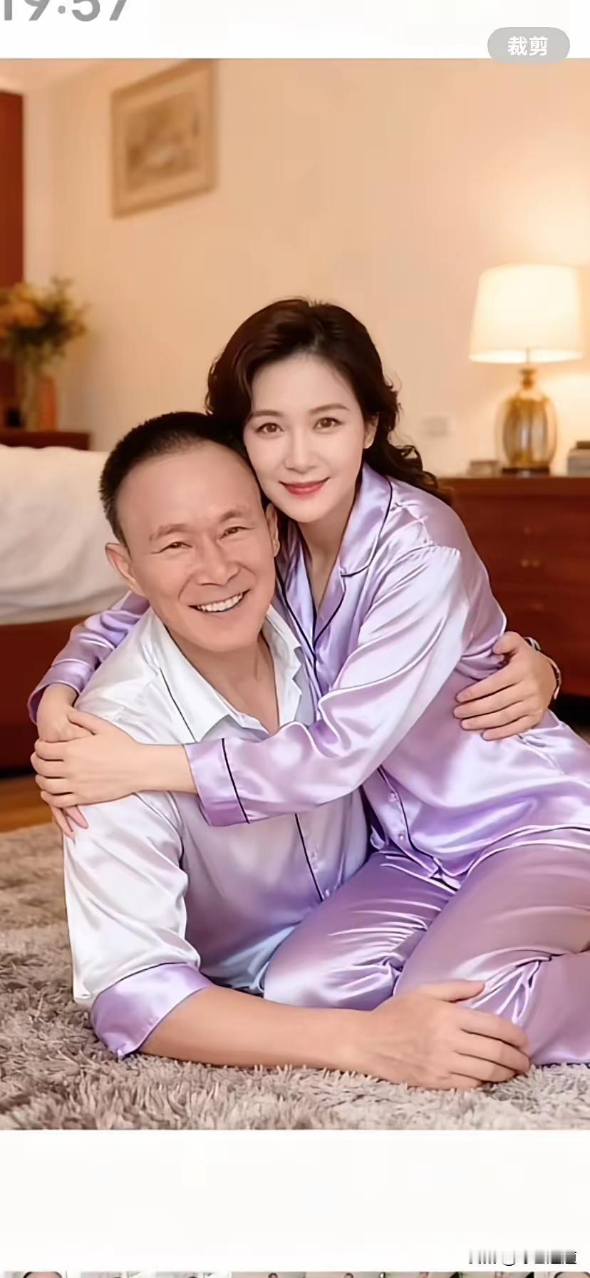 感觉这俩人的照片，不是被别人偷拍的现在越身居高位，越是成名的人怎么越不知道羞