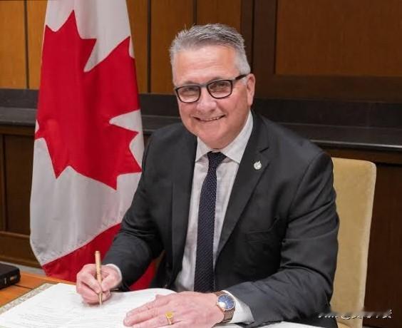 加拿大：已接到中方订单今天凌晨，加拿大农业部长在受访时满面笑容地对着说道：“是