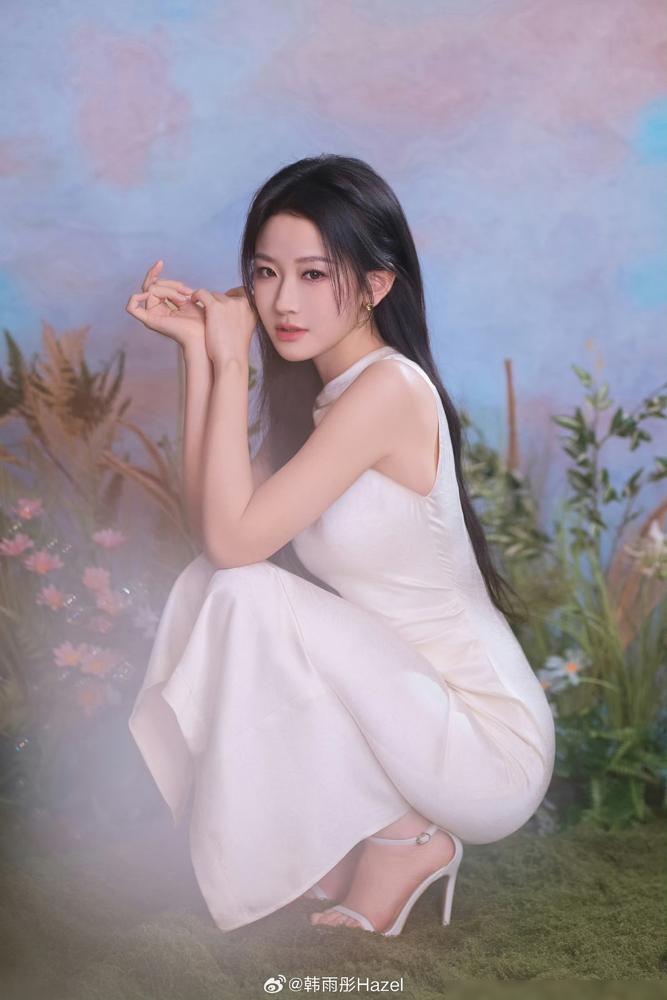 金主把三倍的报价单重重拍在桌上，只求韩雨彤和曾辉当众亲热。你真以为这对短剧顶流突