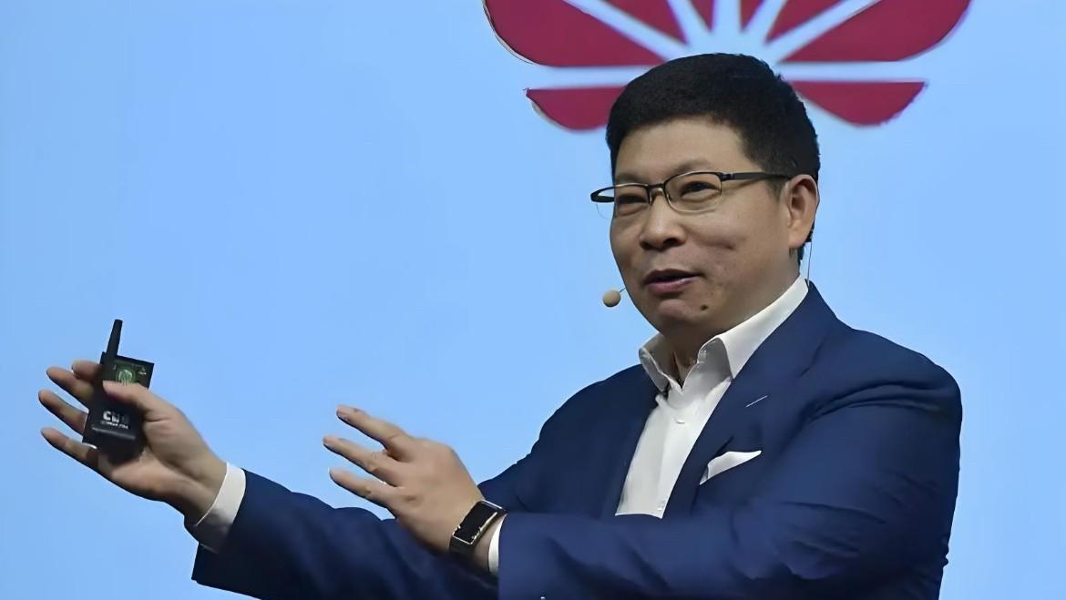 余承东甩出王炸！这步棋下的妙呀！鸿蒙这数据把我看傻了本以为余承东说出1.3