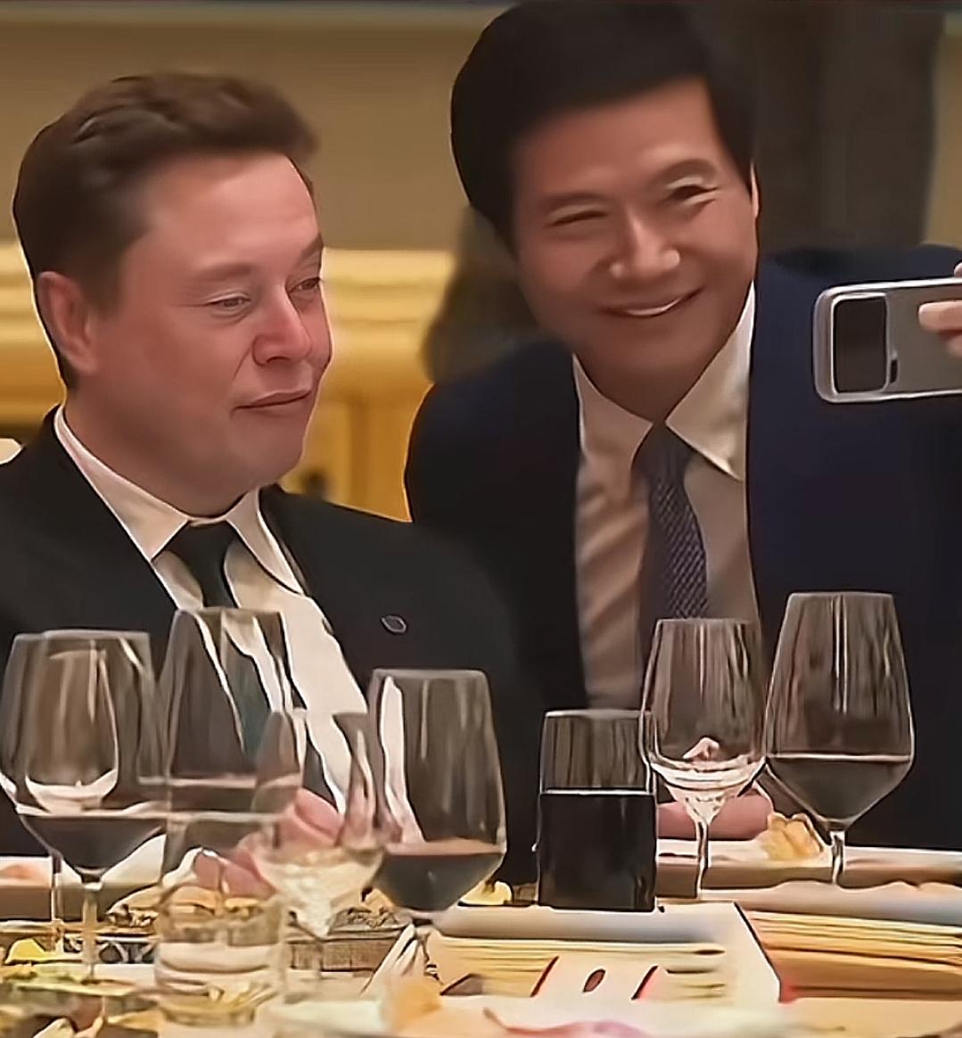 也就雷军能干出这事，国宴上雷军找马斯克合影，短短十几秒的视频我看了好几遍，