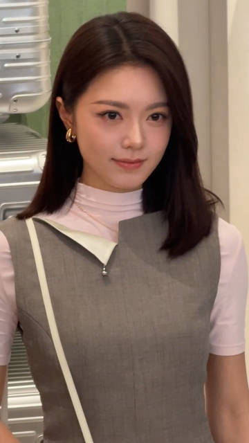 赵今麦我家有女初长成赵今麦轻熟感好喜欢这一套造型，灰色系有点miu又有点