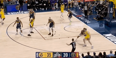 蒂米，太强了，两分钟内得到7分！湖人vs掘金