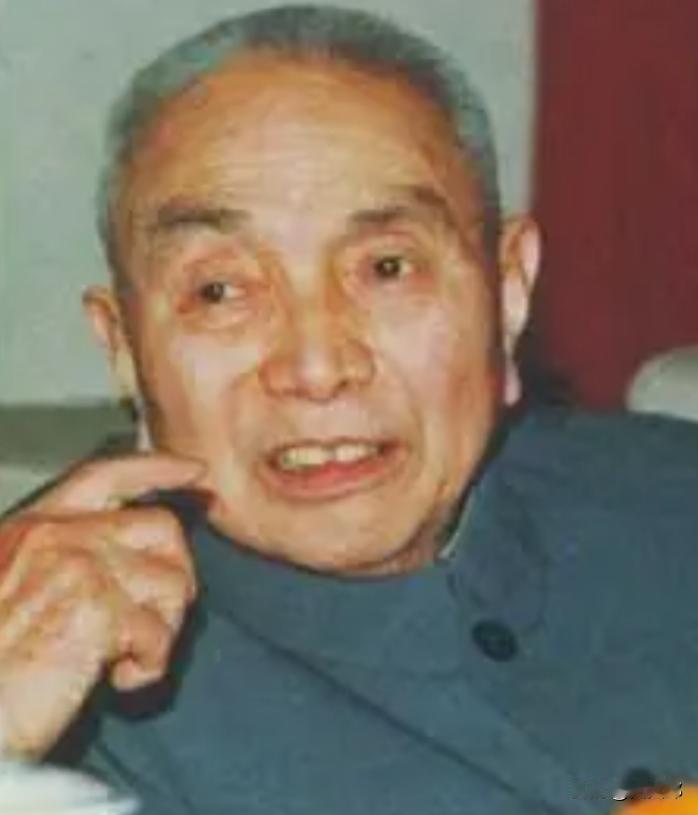 1997年10月23日，秋日的重庆安然静谧，九十岁的郭汝瑰送别远赴南京的女儿，在