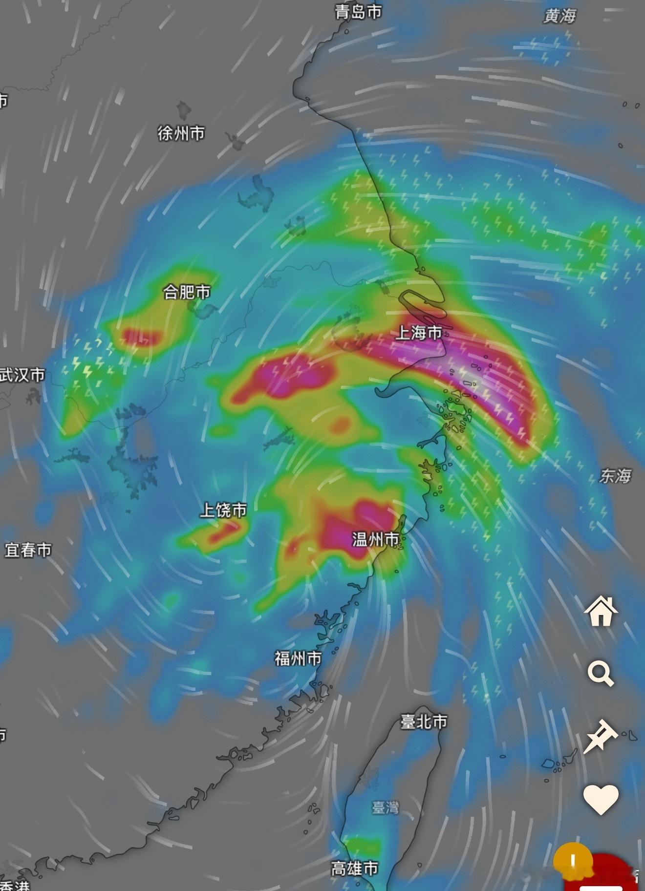 硬生生被暴雨拍醒，睡不着了。第一次见这么大雨，还好风不是特别特别大。