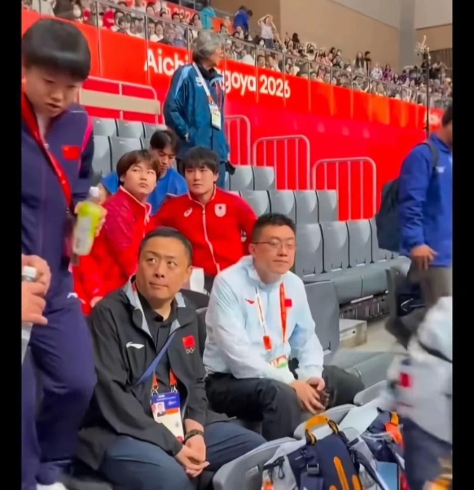 有谁注意到，昨天莎莎去看比赛时，张本智和和松岛辉空看莎莎的眼神，这哥俩每次都每