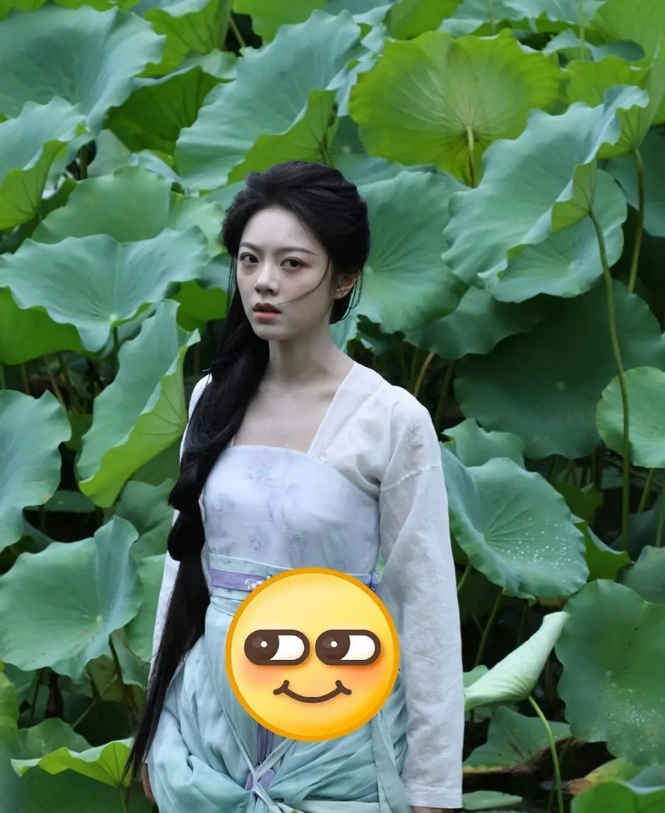 赵今麦这黑眼圈都要比眼睛大了