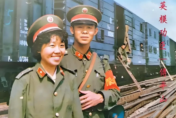 1987年，侦察参谋傅平山牺牲后，其遗体被越军浇在水泥基座中，部队首长指示：花1
