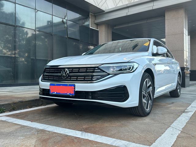 23速腾300使用感受1.油耗低，在快速路60-80码平路上可以维持4.0或者