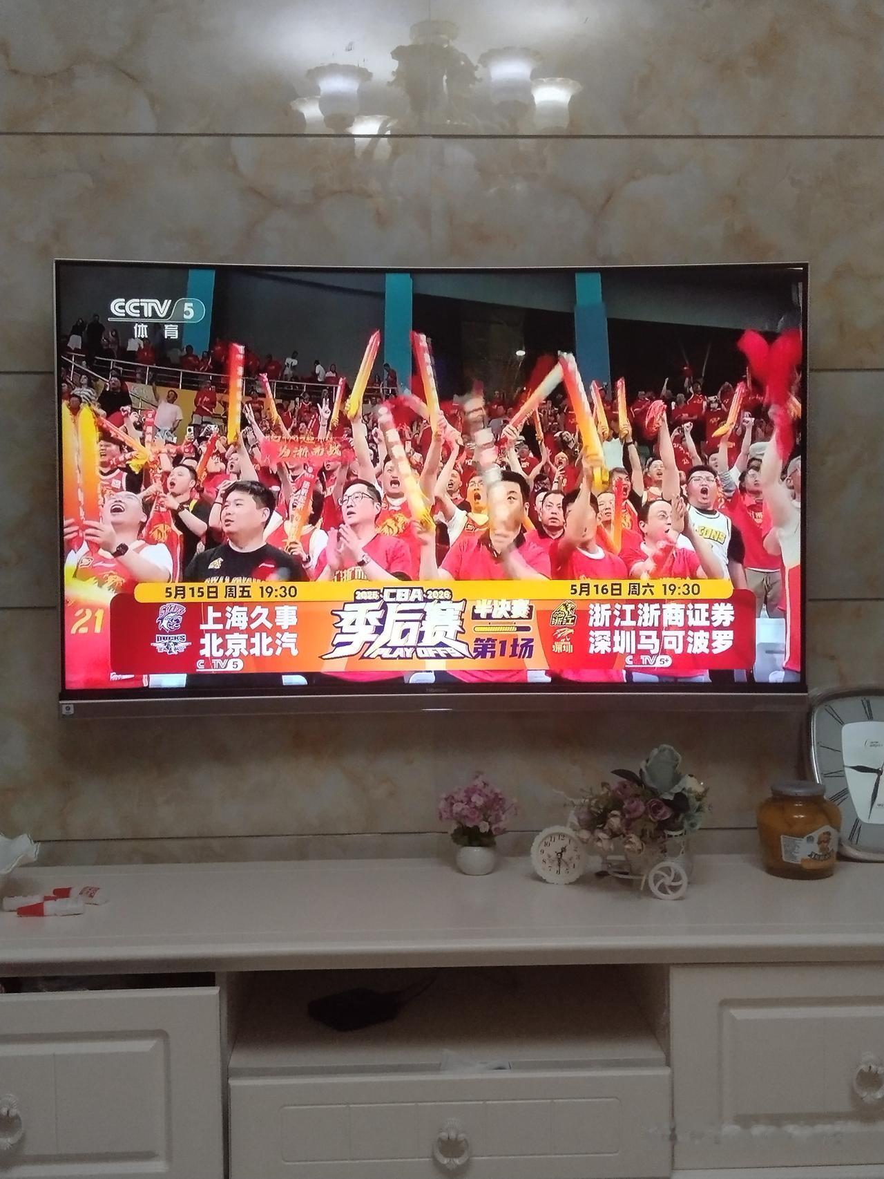 在昨晚浙江广厦主场迎战山西汾酒G3比赛中，迪亚洛横冲直撞和狂妄自大差点废了胡金秋