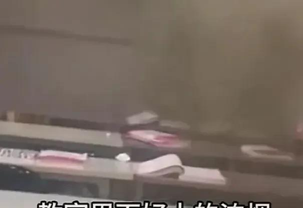 “妈，我出不去了”，这是在江西新余大火中一个遇难的孩子最后发给母亲的一句话，他的