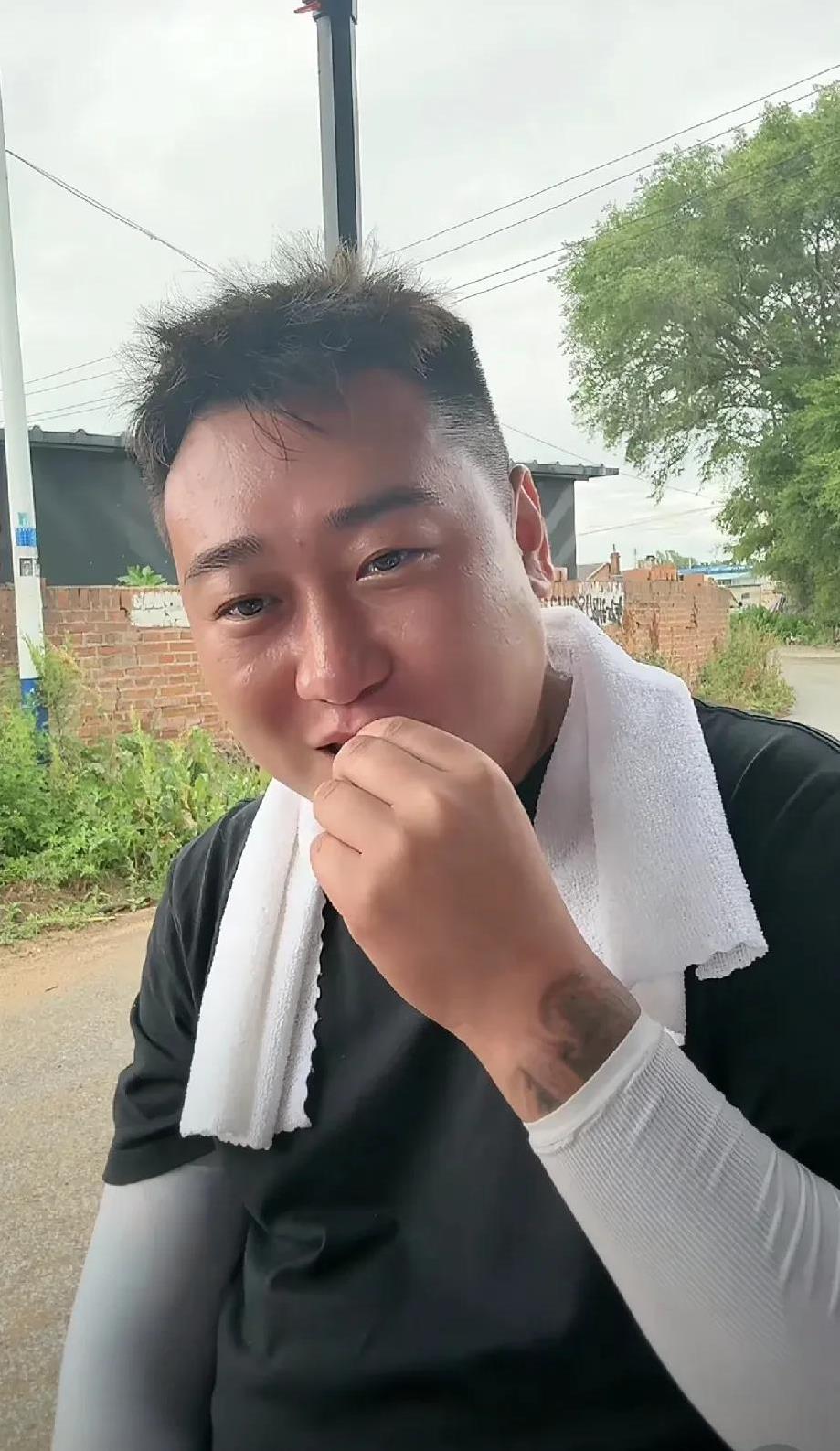 一心带货原来纷争的的骡子讲述自己为啥不参与网红掐架的原因：只因一朝被蛇咬十年怕井
