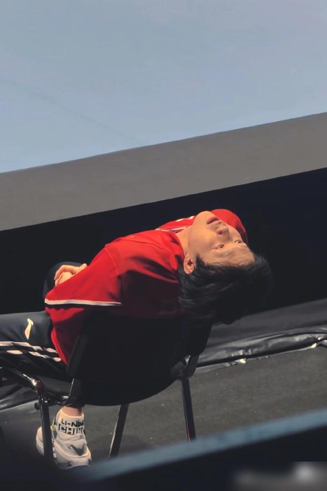 你以为王楚钦输球是意外？错了，那是一场精心策划的献祭，目的就是让他尝尝无能狂怒的
