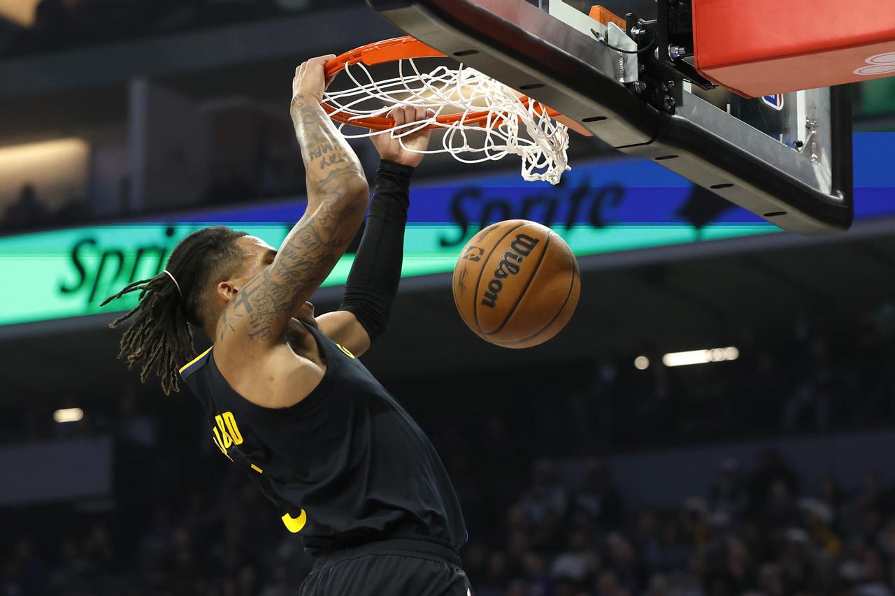 状元弗拉格自愧不如，勇士56号秀狂砍30分！勇士今年的56号新秀理查德在对阵