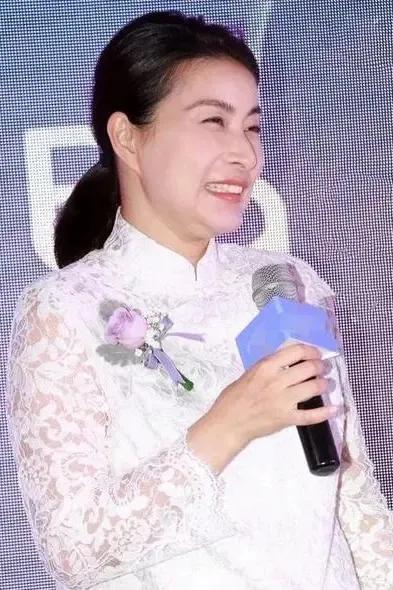 郭晶晶3次驳公公面子，却赢得了全部霍家人的欣赏。1.儿子的出生日子12年