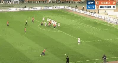 2-0！马德鲁加头槌梅开二度！这场赢球稳了！今晚进行的中超联赛第12轮，山东泰