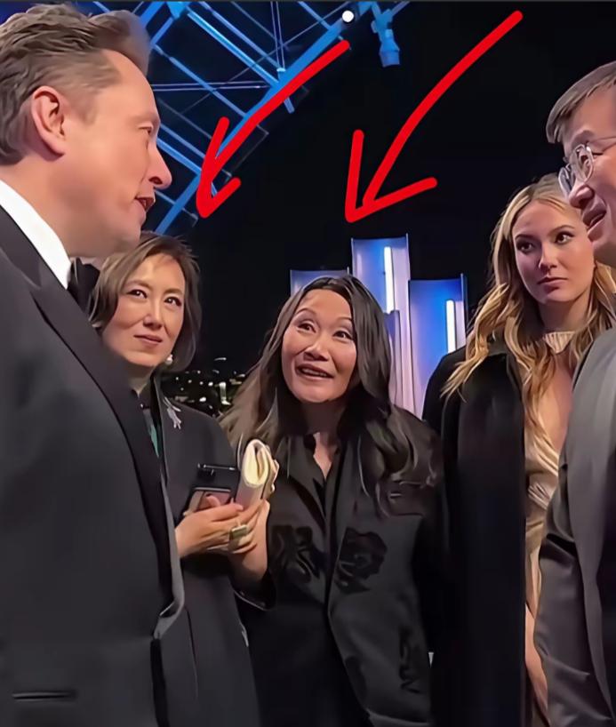 终于明白马斯克为什么能让那么多女人愿意给他生孩子了，在一场活动中，谷爱凌妈妈看马