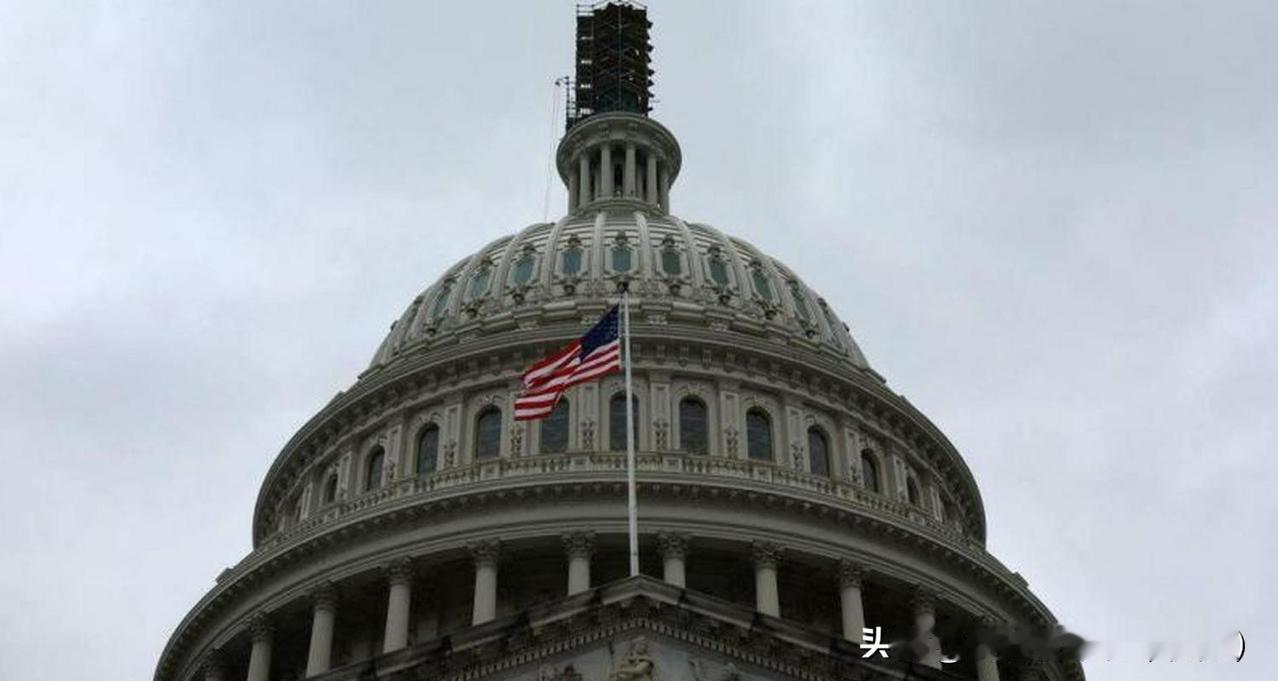 中方不伺候了，再囤64万盎司黄金，美国接到消息，反华反到大动脉中国黄金遭制裁