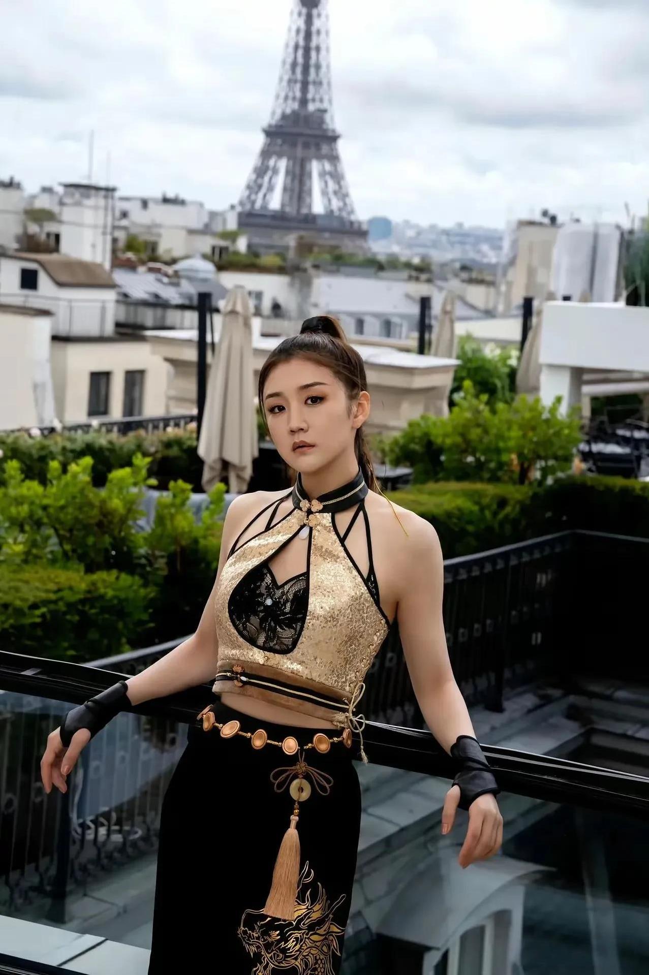 陈梦宣传中华文化，这组拍摄，好像和中华传统文化不太协调。衣服看起来是旗袍领子，可