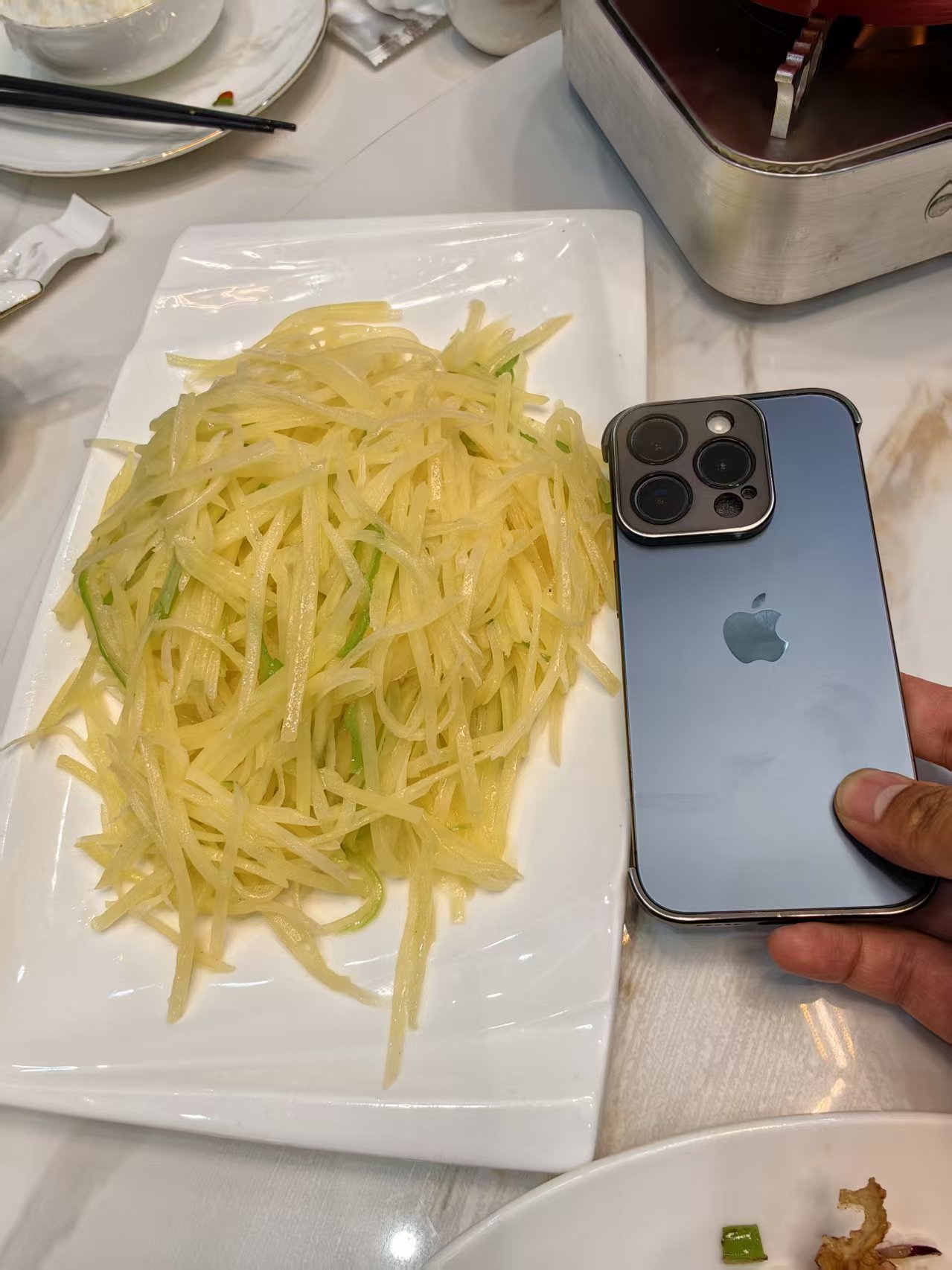 这样大的一份土豆丝，味道还不错。在咱大安亭应该卖多少钱～​​​