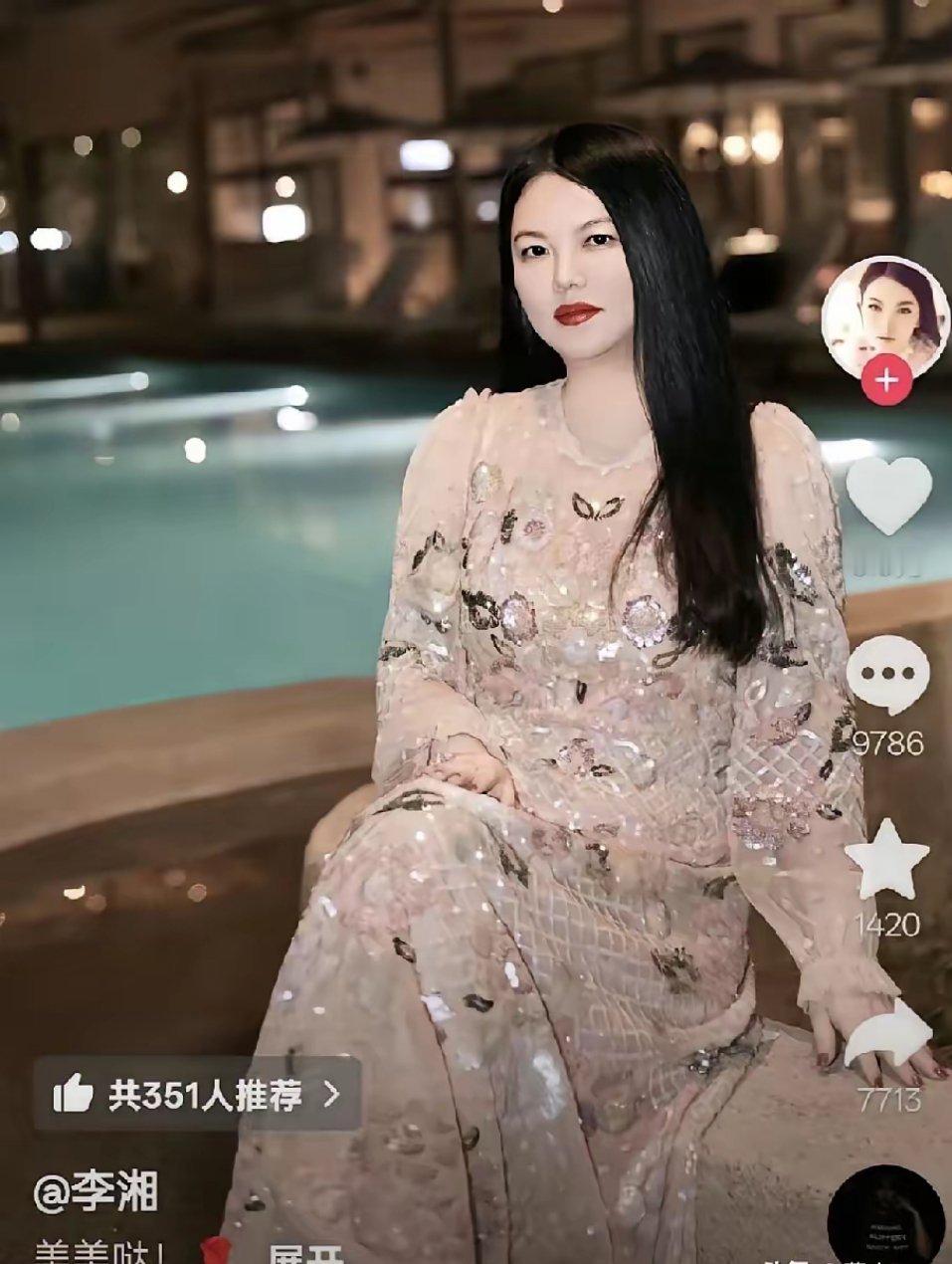“李湘的天塌了”！李湘自从给她的宝贝女儿在英国过生日回来后，又在抖音上发了几张美