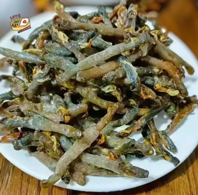 领导说大家加班辛苦了，他请大家吃大餐。结果第一盘菜就让我看不懂了。这是什么美