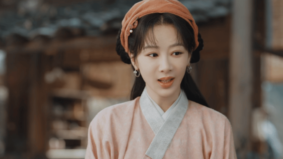 杨紫李祯将头发梳成大人模样从青涩小墨工到沉稳掌家人，李祯盘起长发、褪去稚气，发型