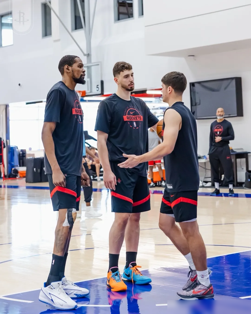 G1刚输，杜兰特缠着绷带就去拼命训练了，但教练一句话给所有人浇了盆冷水...