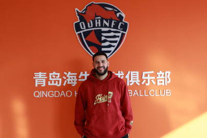 梅萨乌迪场加盟海牛队青岛海牛官方发布艾哈迈德·梅萨乌迪正式加盟青岛海牛足球，该