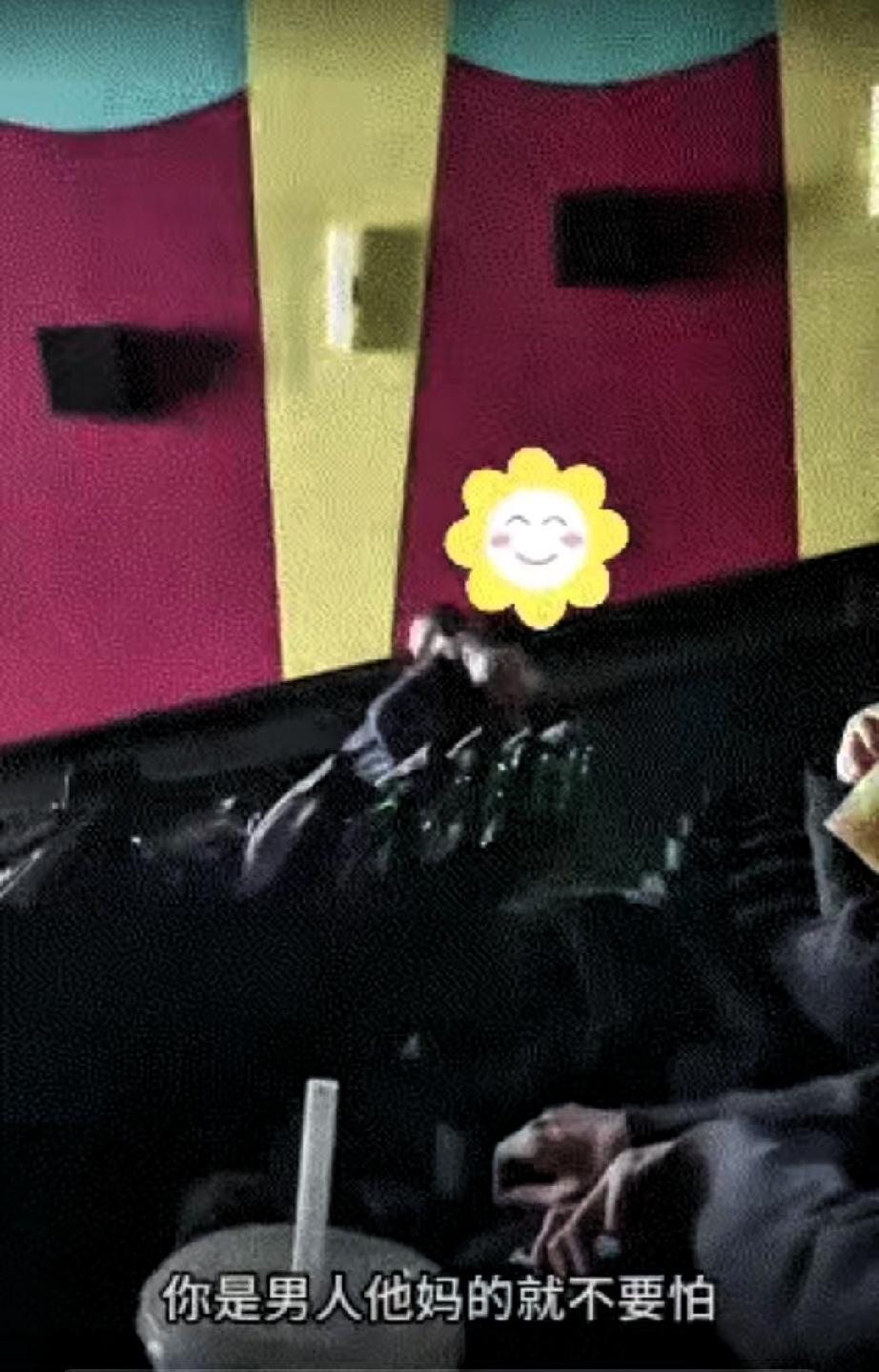 电影院捉奸！近日，上海一家电影院内发生的家庭纠纷，在网络上引发不少讨论。一名女子