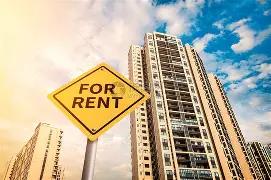 很多人把三代同住理解成“省钱”：一套房不用付两份租金，老人还能帮忙看孩子，年轻人
