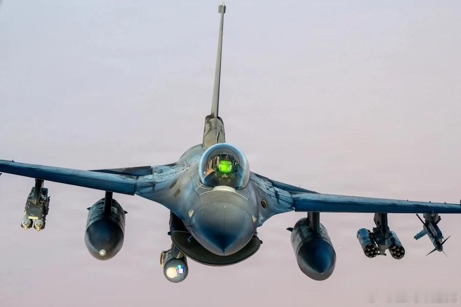 美国空军重启F-16订单，填补老旧战机缺口，老将再次出山了2026年9月17日至18日，综合美国《航