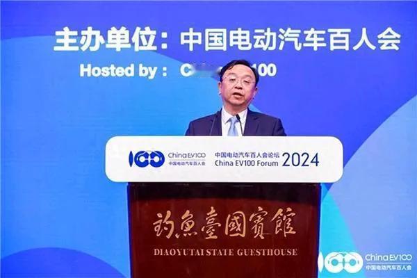 2025年真的会成为全民智驾元年吗？燃油车难道真的要退出历史舞台了？！近期，比