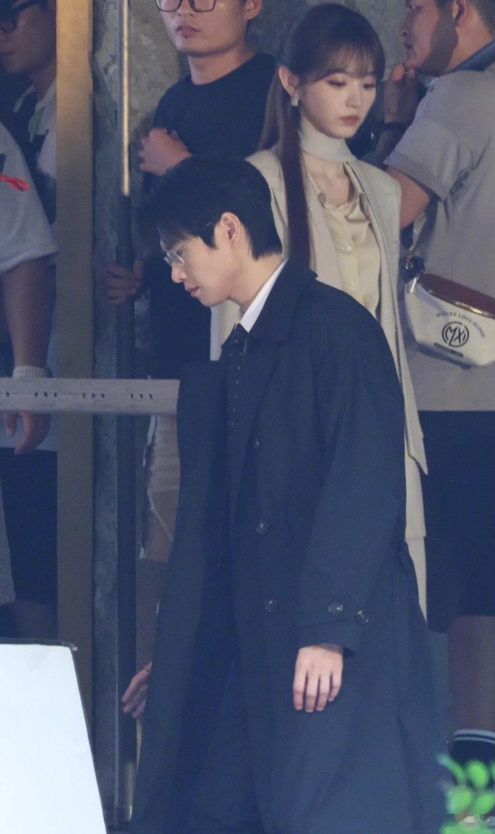 田曦薇、魏大勋《青风吹又生》同框路透