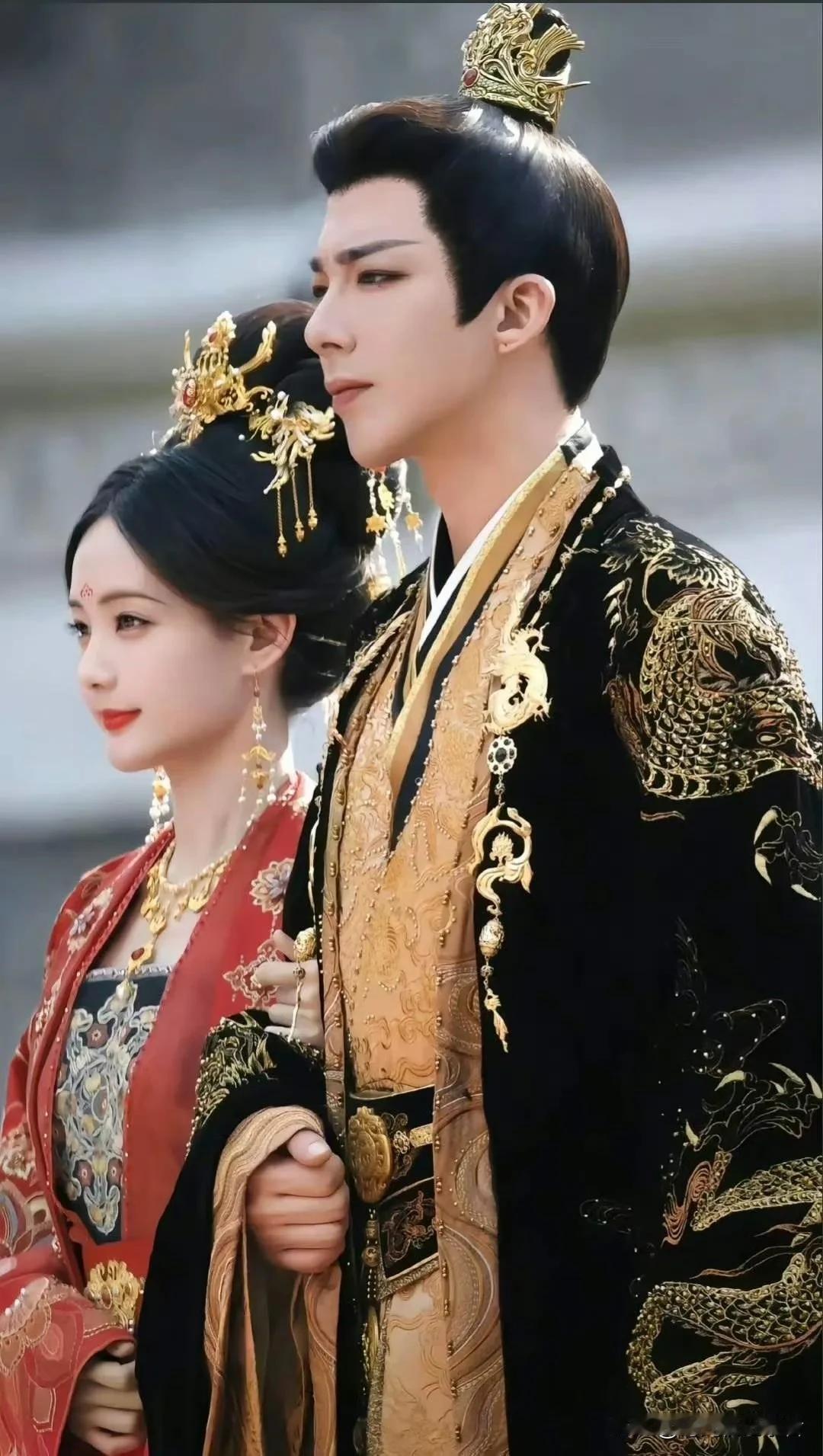 刘宇宁和李一桐真是最完美的一次合作，现代演员穿越剧本，又回归现代。如今杀青时候
