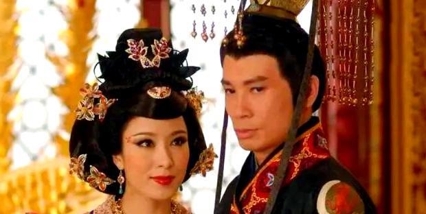 唐宪宗有一次醉酒后，见郭贵妃不在身边，便对其侍女郑氏说：“听说相士算出，你可以生