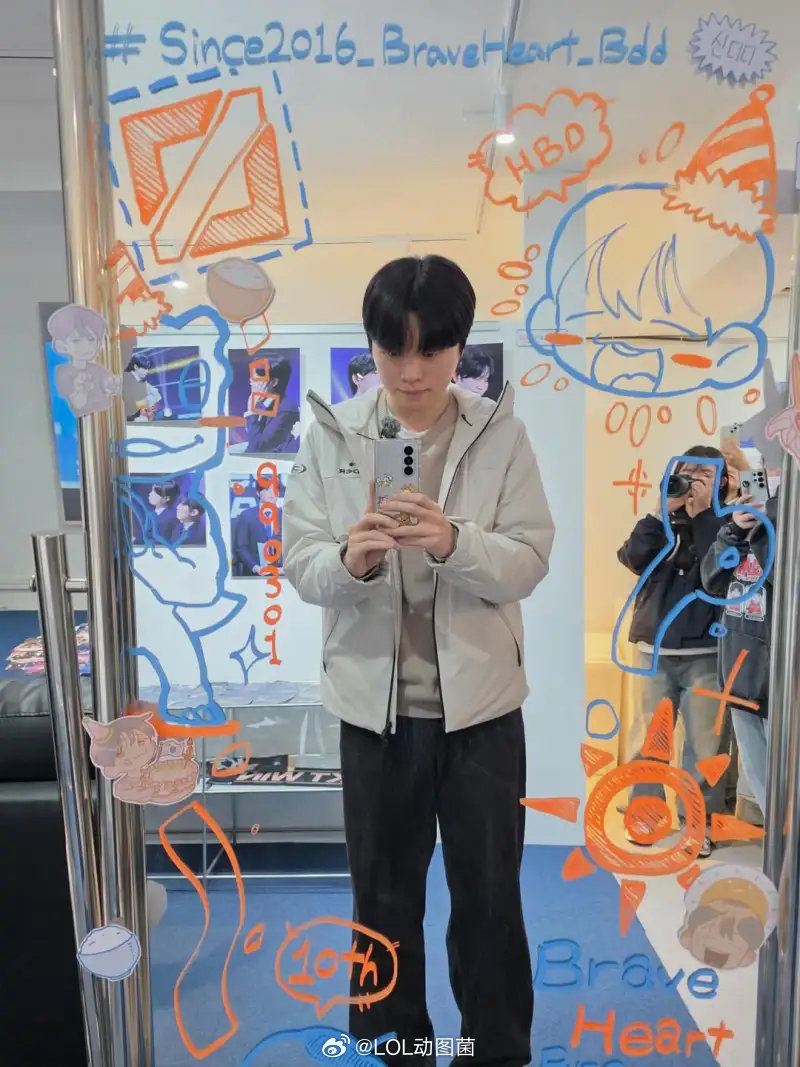 Bdd分享生日暨出道10周年活动返图：今后也会更加努力的感觉Bdd去年已经是最后