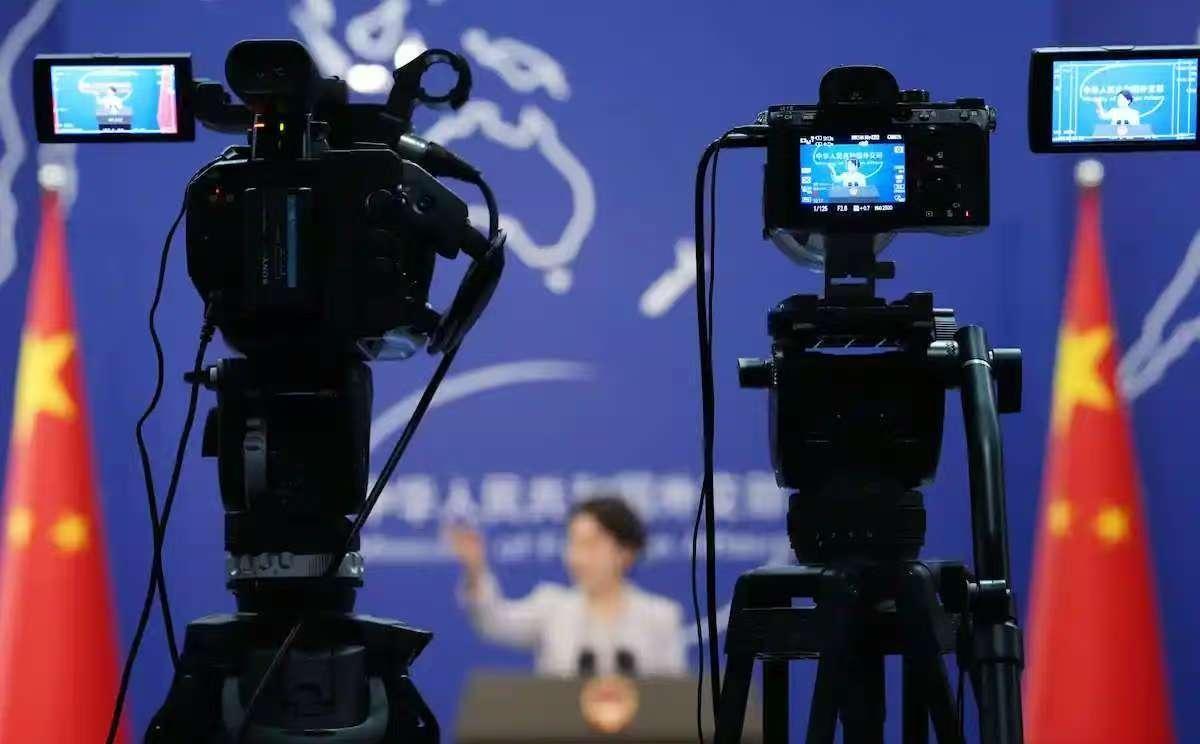 谁能想到，一直把“科学无国界”挂在嘴边的超级大国，现在竟然连最后一块遮羞布都撕碎