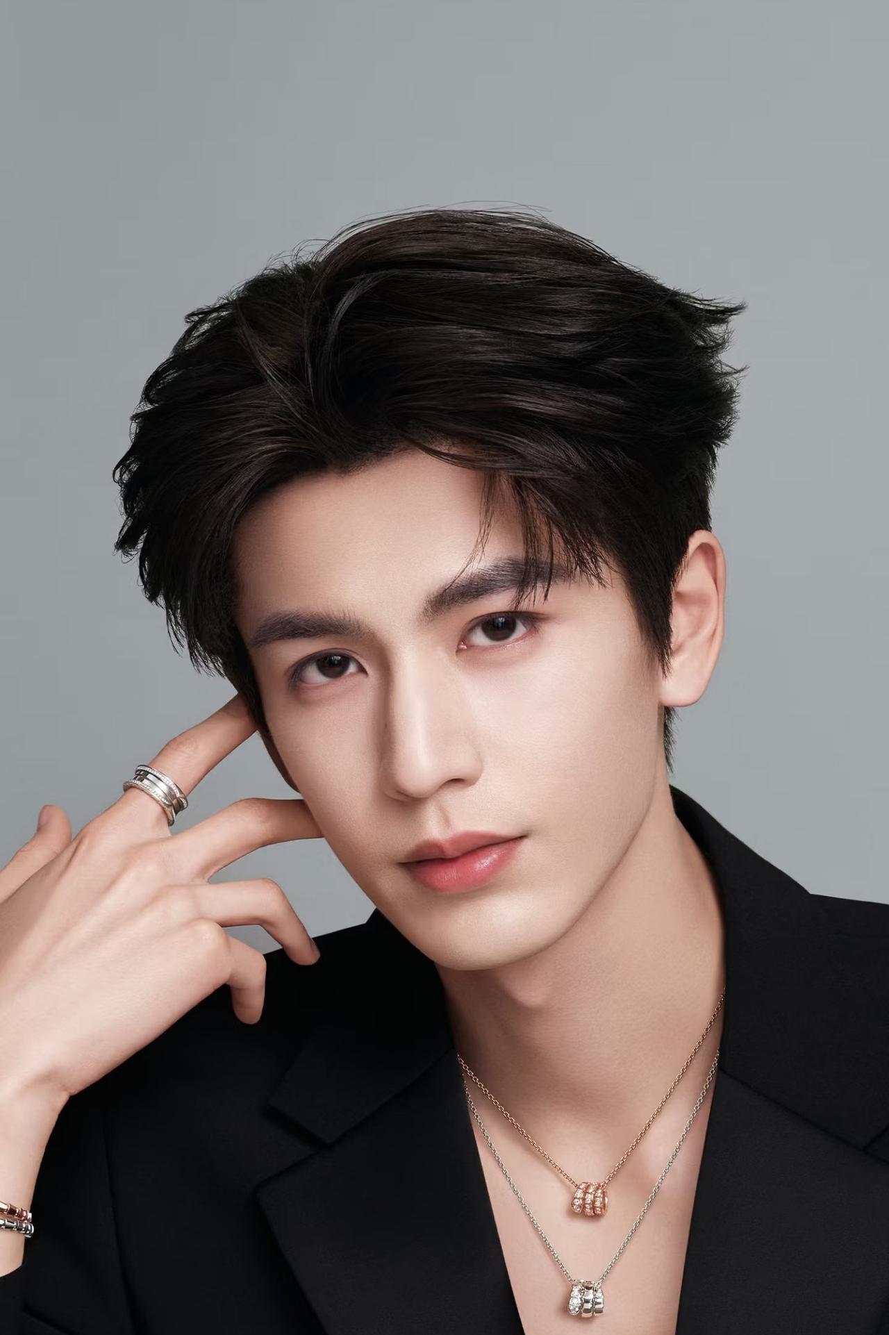 张凌赫接下来，可能真要遇上麻烦，大家都盯着呢、我跟你说，这事儿闹得不小，我前几天