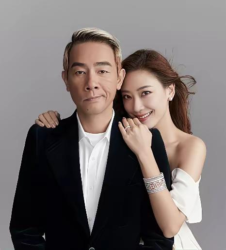 应采儿那句“他没钱没色没人要”，听着像吐槽，实则是给陈小春最稳的定心丸。金