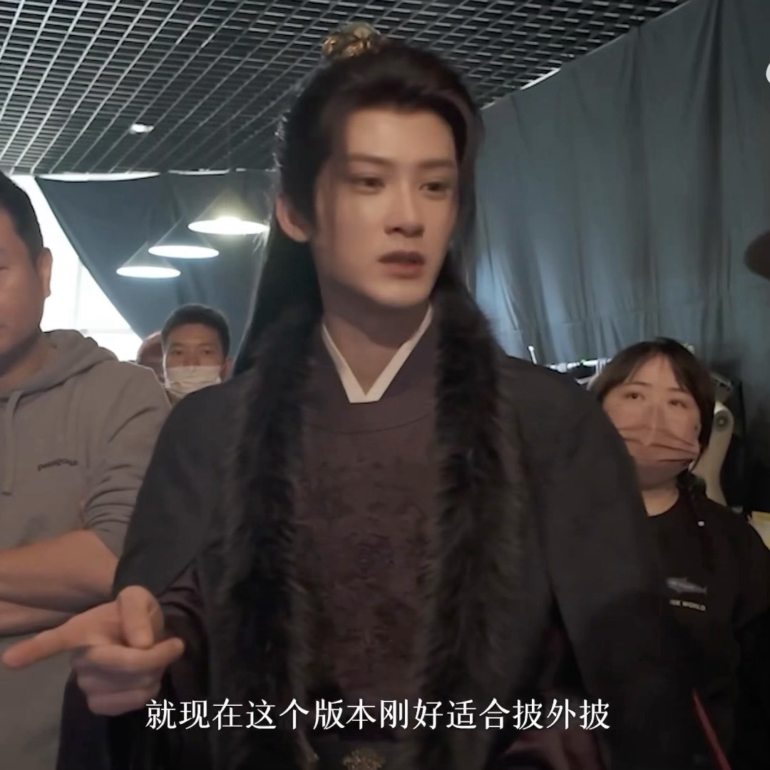 真的好有想法的一个演员，不管是发型还是服装都能提出一些自己的主意，而且是符合人物